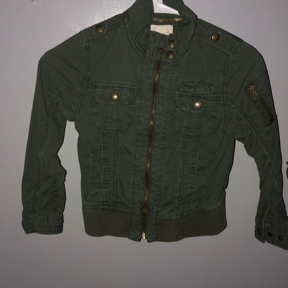 Great gently used jacket. No rips or tears.